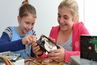 "Futur en tous genres" permet aux filles comme aux garçons de découvrir tous les univers professionnels
